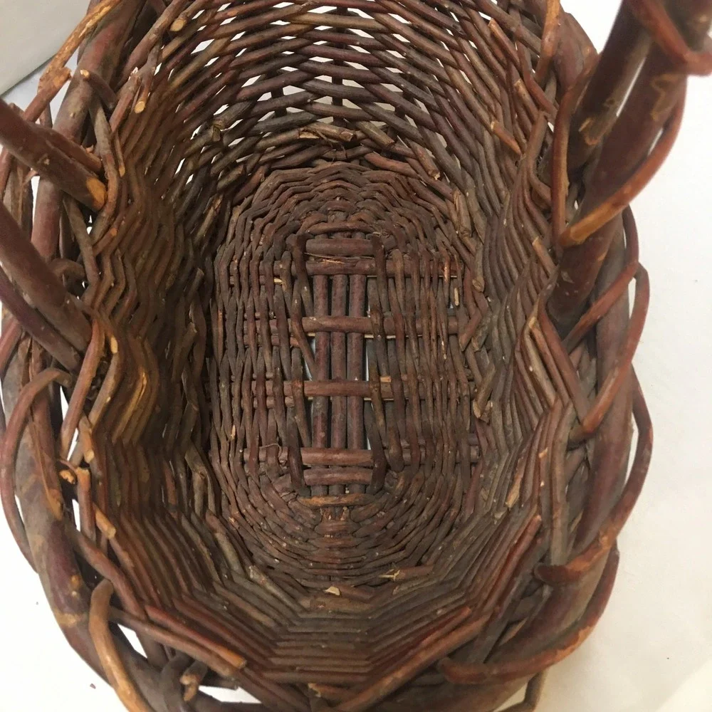 Unbranded handcrafted grapevine